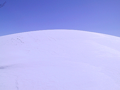 山頂部分の雪のドーム