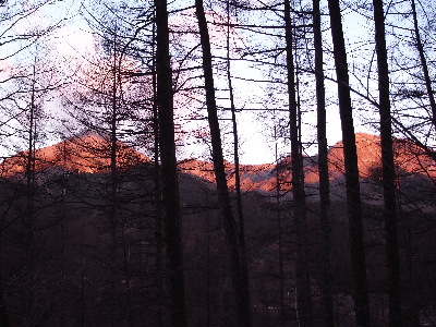 朝焼けの浅間隠山と竜ヶ岳