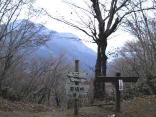 妻坂峠から見る武甲山
