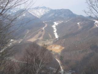 山頂から見る戸倉スキー場