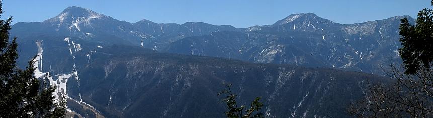 唐沢山から見る奥白根山、錫が岳、笠ヶ岳