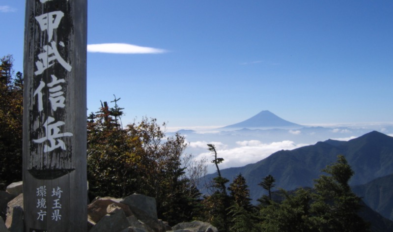 甲武信ヶ岳から見る富士山