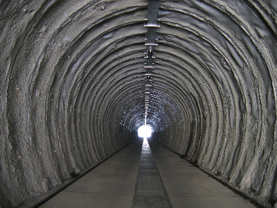 散策路中の大蛇倉トンネル