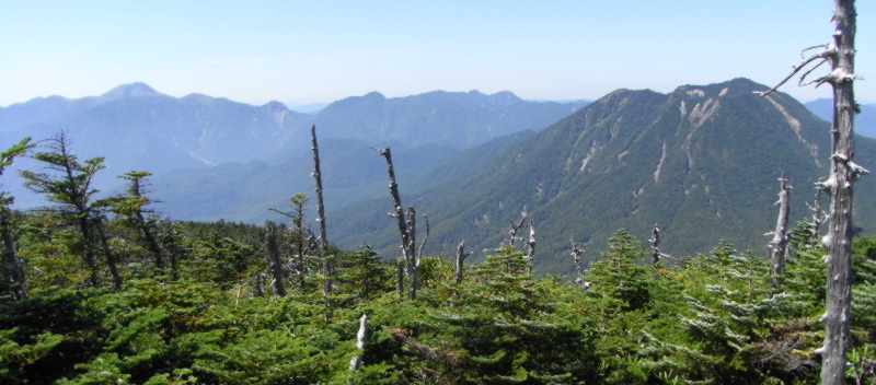 大真名子山の登りで見る男体山